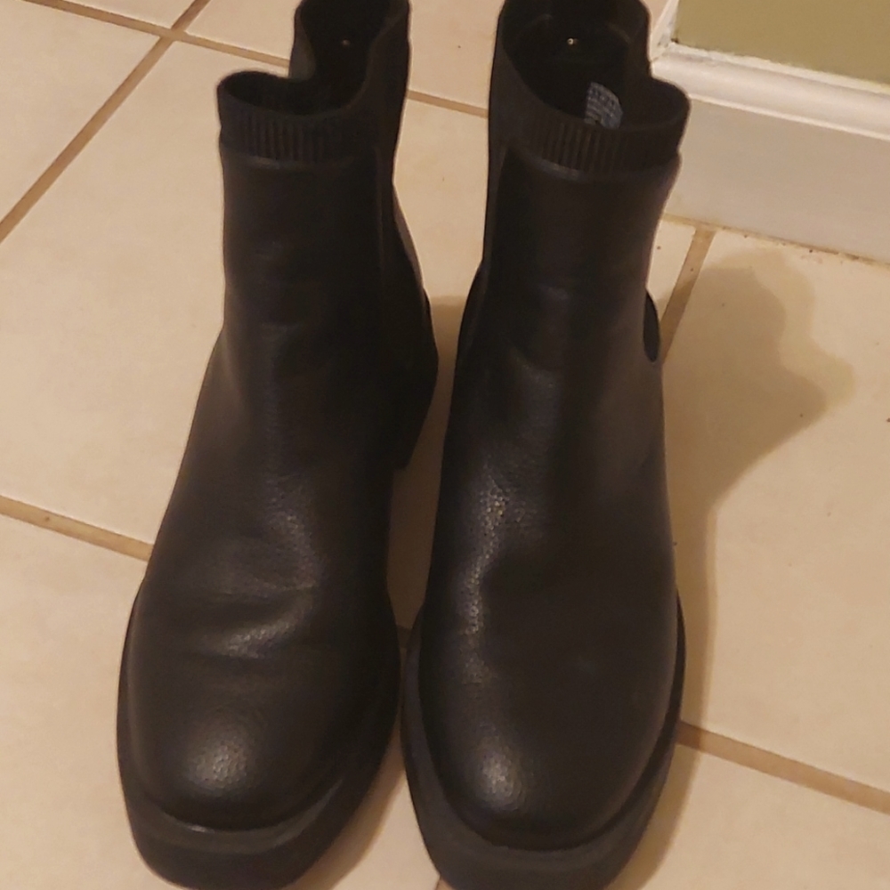 Reaction by Kenneth Cole Lug Sole boots